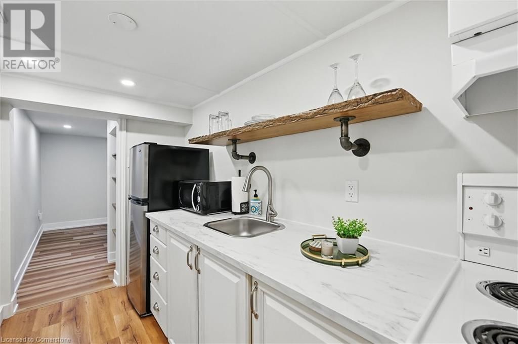 105 WEIR STREET SOUTH Image 24