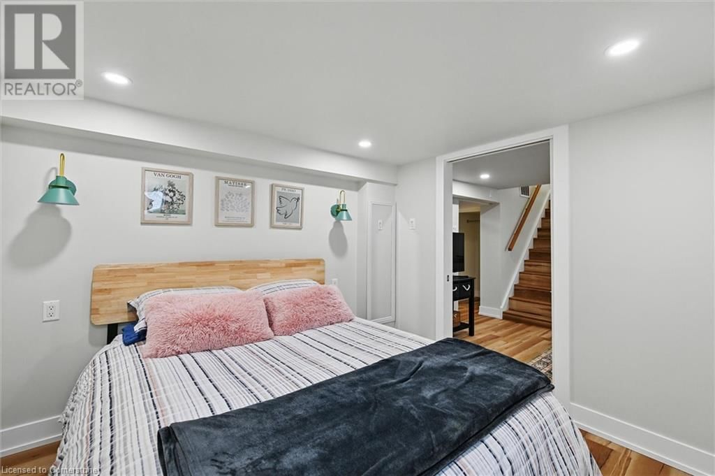 105 WEIR STREET SOUTH Image 26