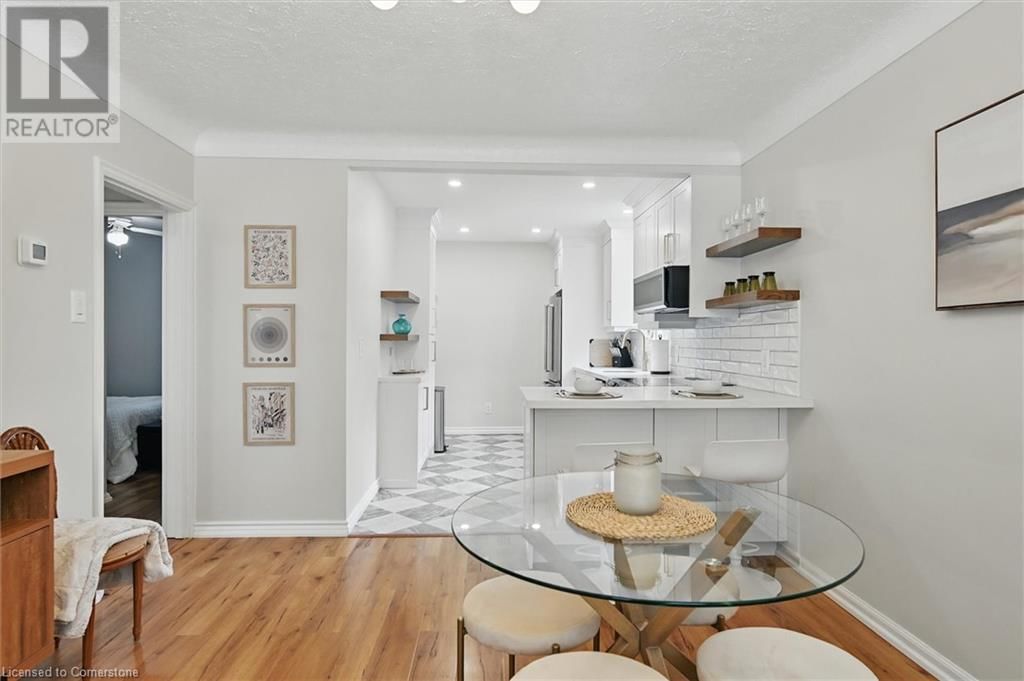 105 WEIR STREET SOUTH Image 7