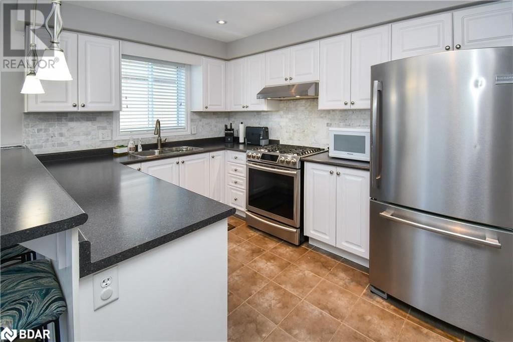 452 GREENWOOD DRIVE Image 24