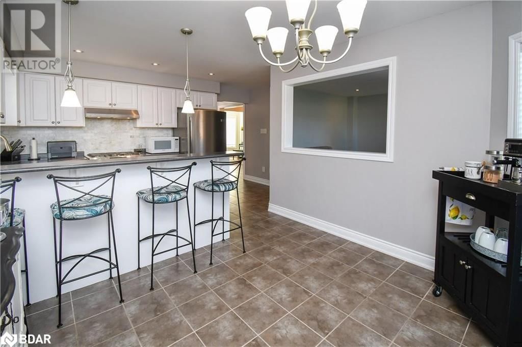 452 GREENWOOD DRIVE Image 25