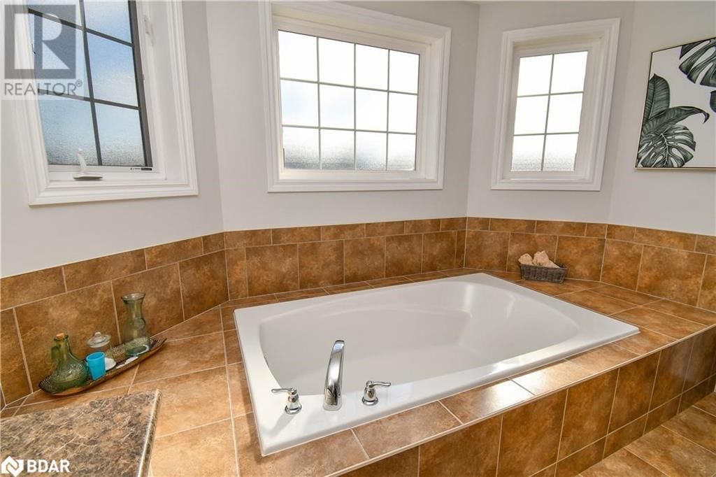 452 GREENWOOD DRIVE Image 36