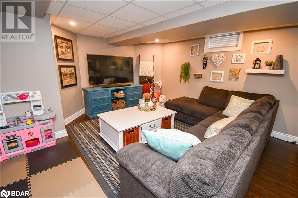 452 GREENWOOD DRIVE Image 40