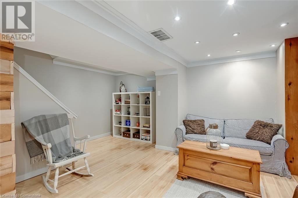 2214 KENNETH CRESCENT Image 31