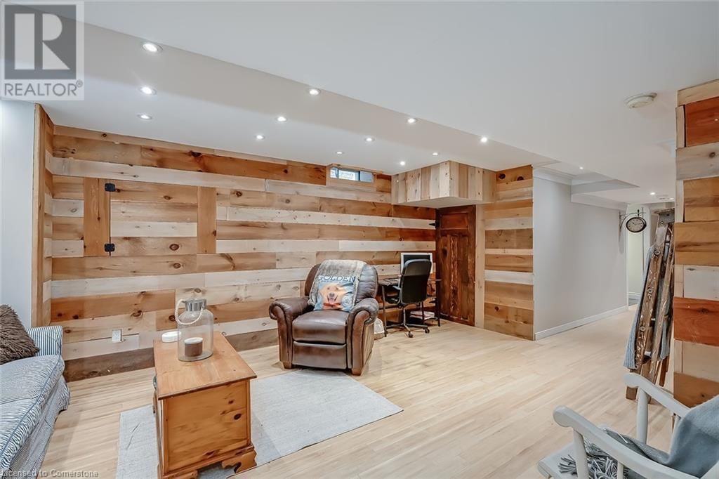 2214 KENNETH CRESCENT Image 32