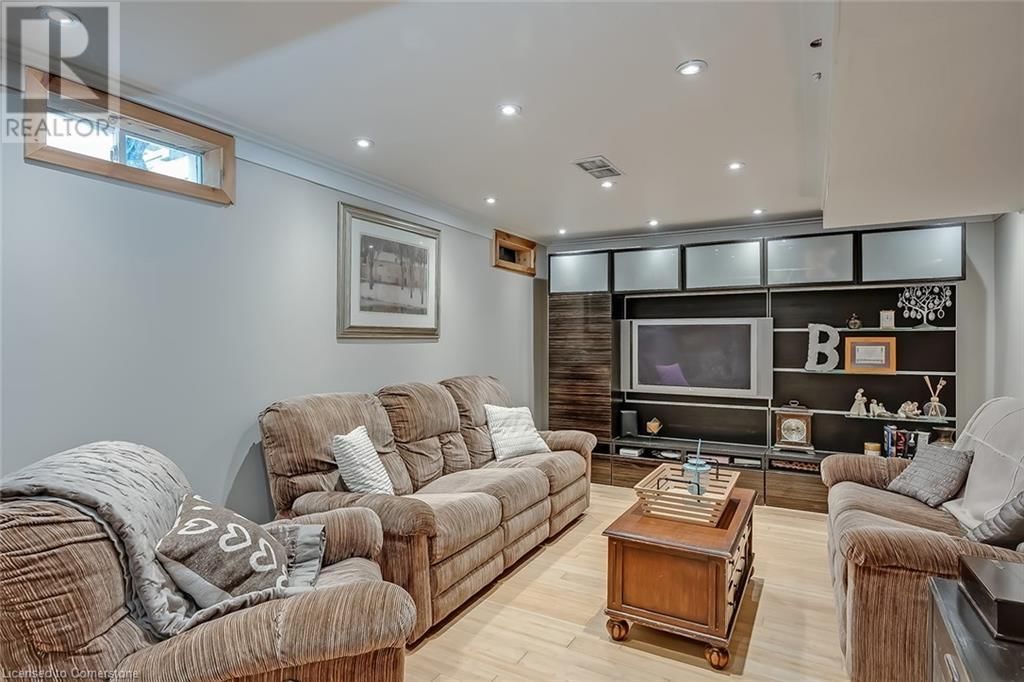 2214 KENNETH CRESCENT Image 35