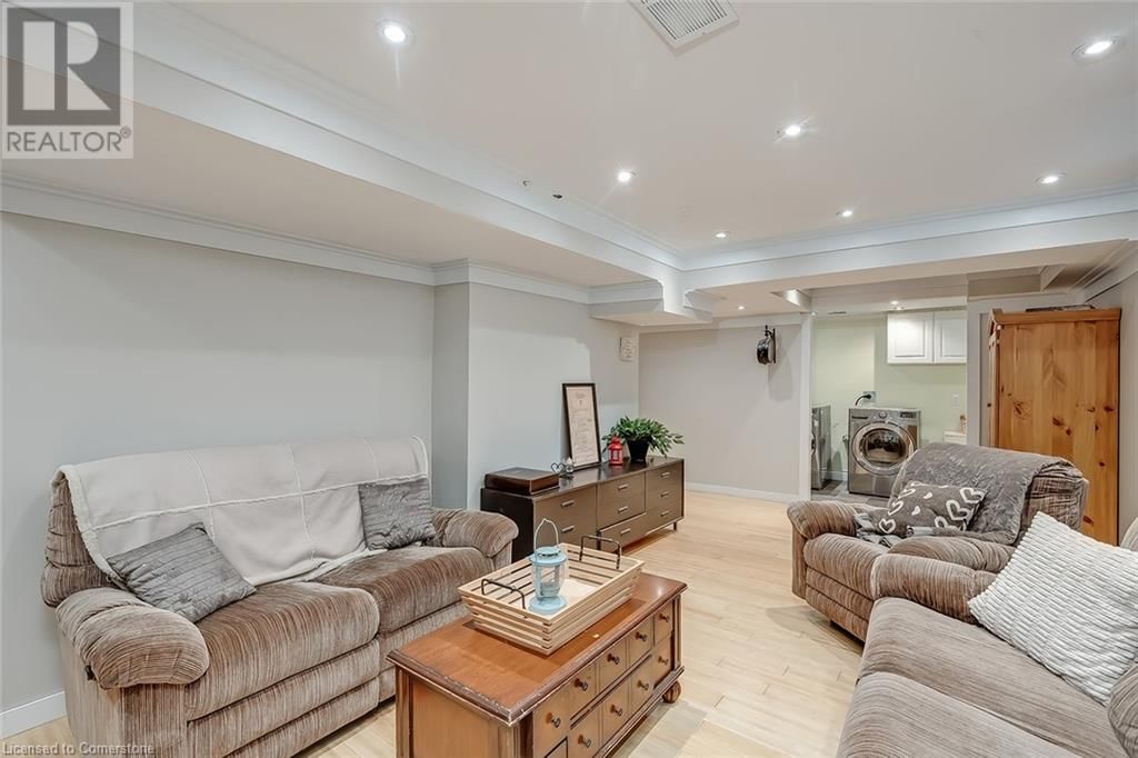 2214 KENNETH CRESCENT Image 37