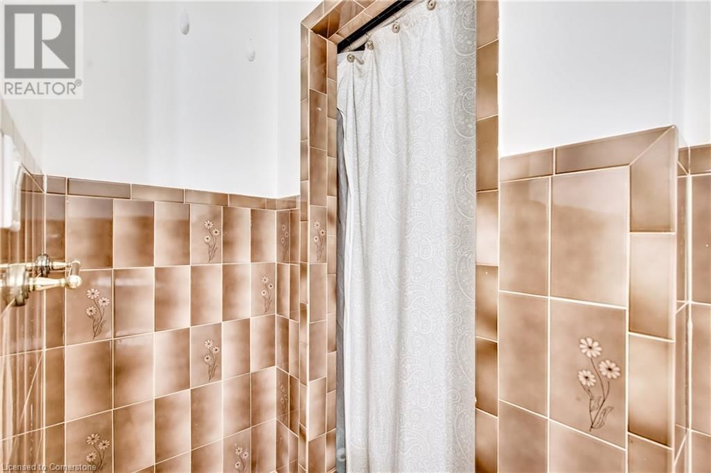 70 GOLFWOOD DRIVE Image 32