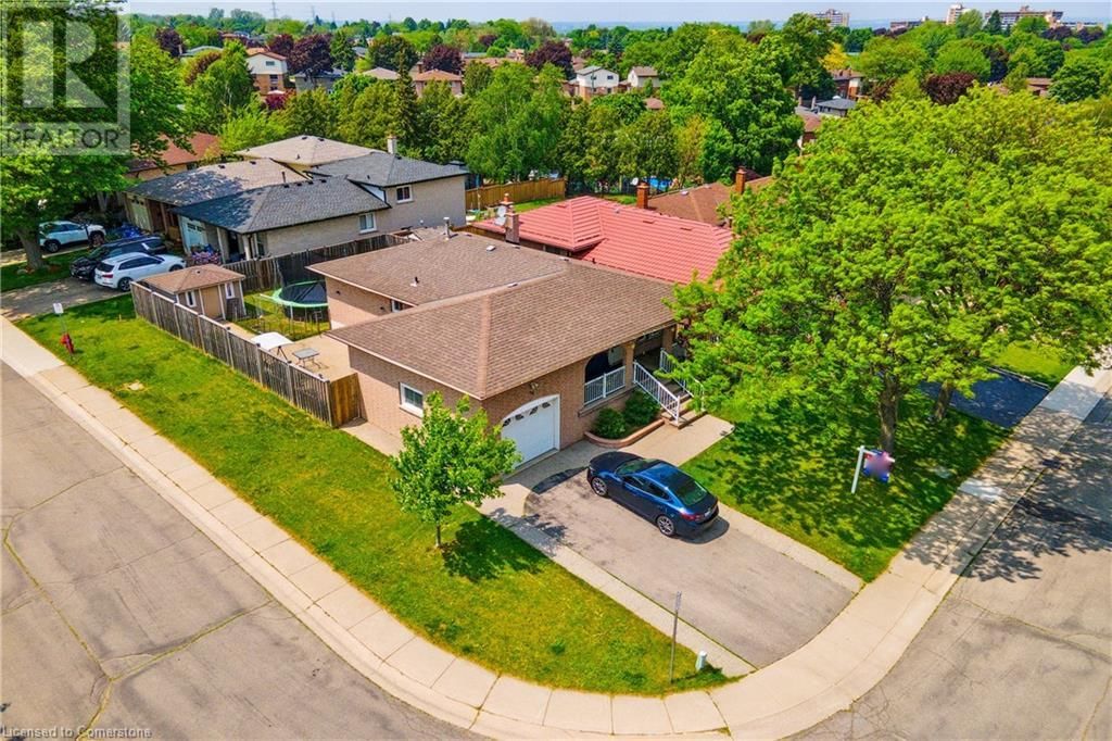 70 GOLFWOOD DRIVE Image 38