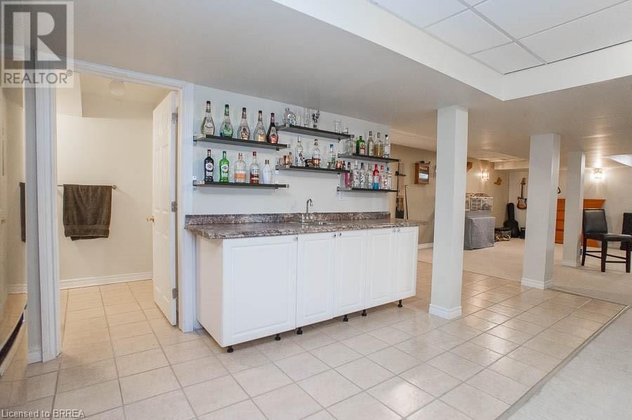 39 HUNTER WAY Image 35