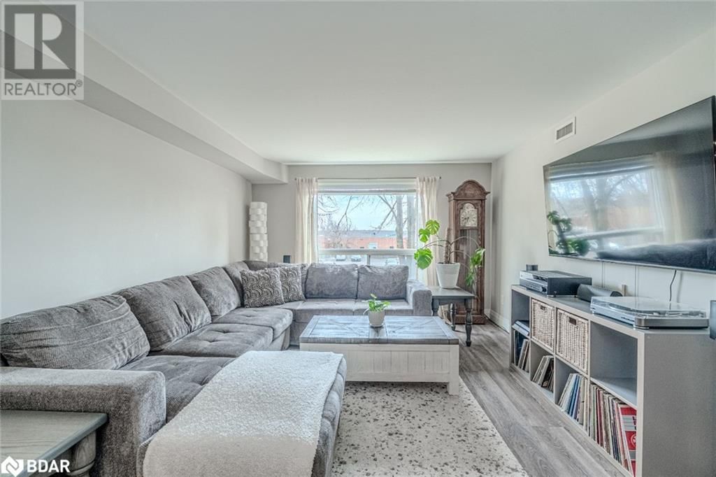 203 - 117 EDGEHILL DRIVE Image 8