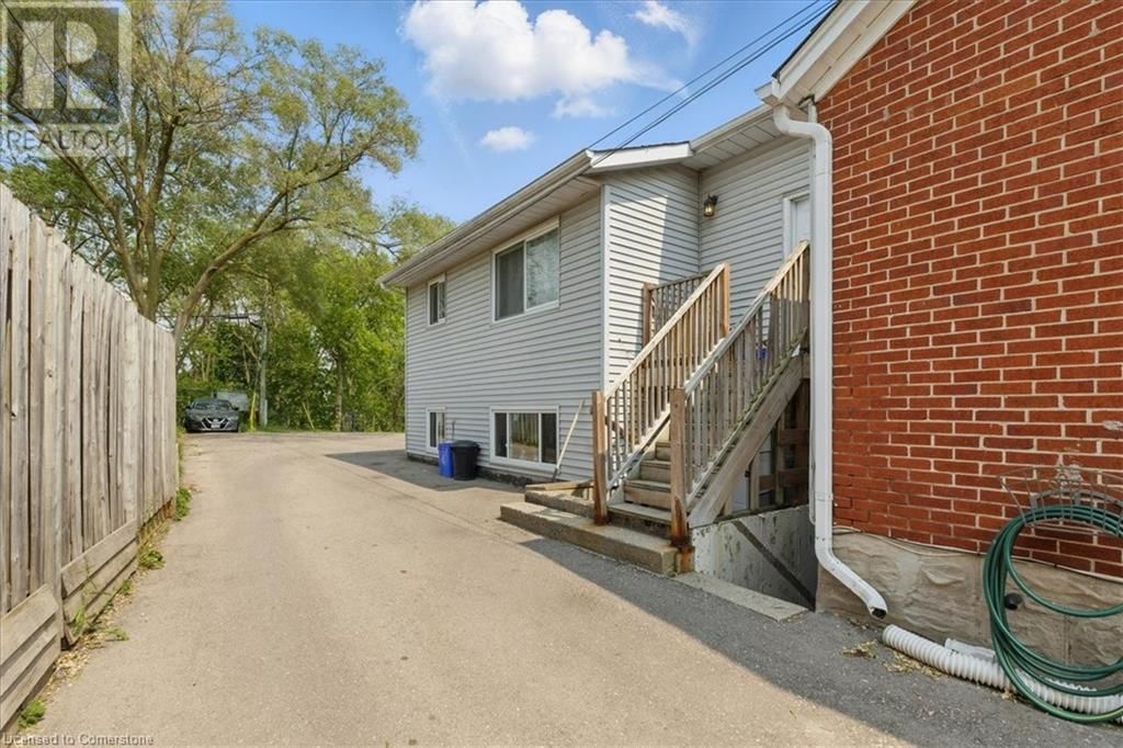 839 STIRLING AVENUE SOUTH Image 3