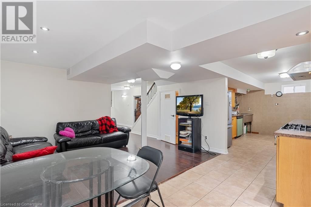 6356 NEWCOMBE DRIVE Image 34