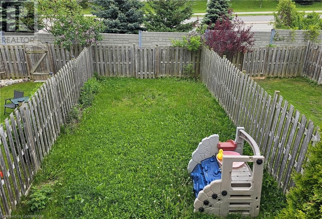 216 FEATHERSTONE CRESCENT Image 14