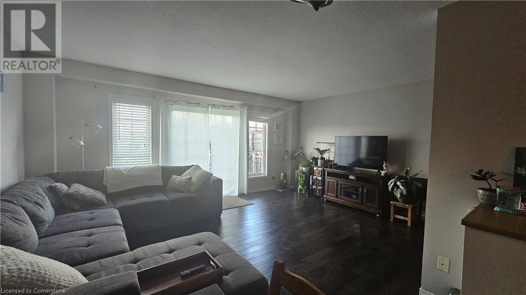 216 FEATHERSTONE CRESCENT Image 6