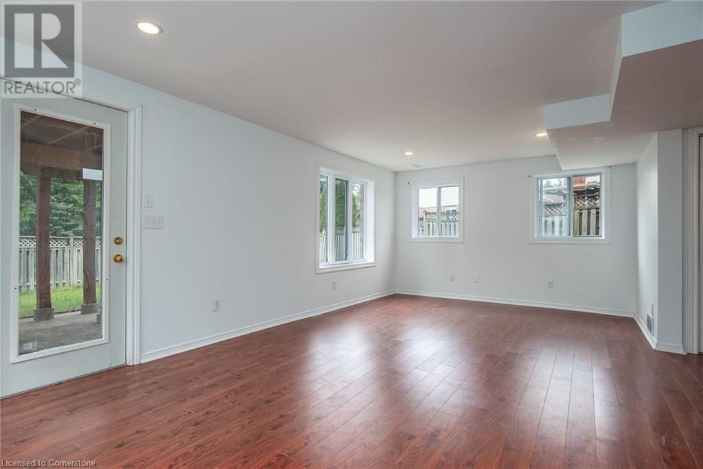 49 BOND COURT Image 34