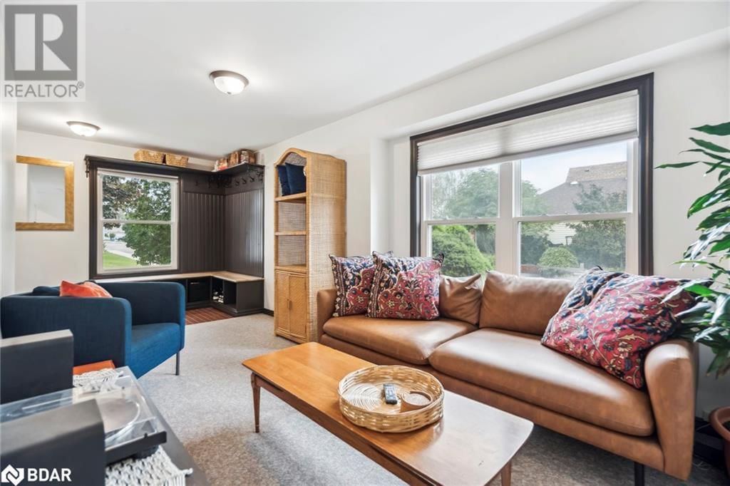20 ROBINS AVENUE Image 10