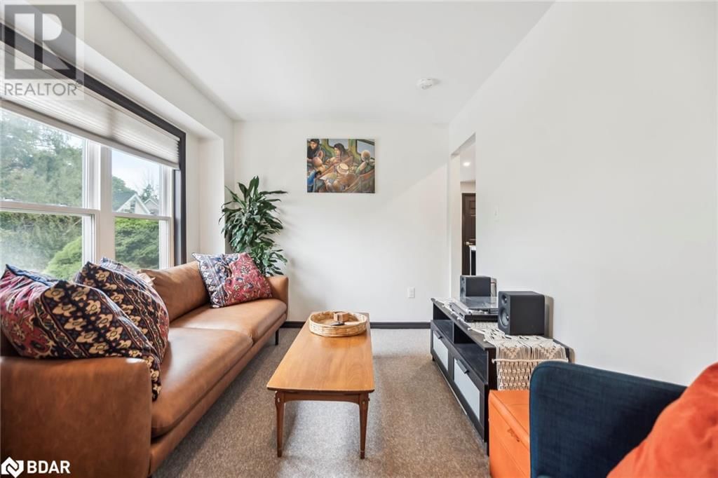 20 ROBINS AVENUE Image 11
