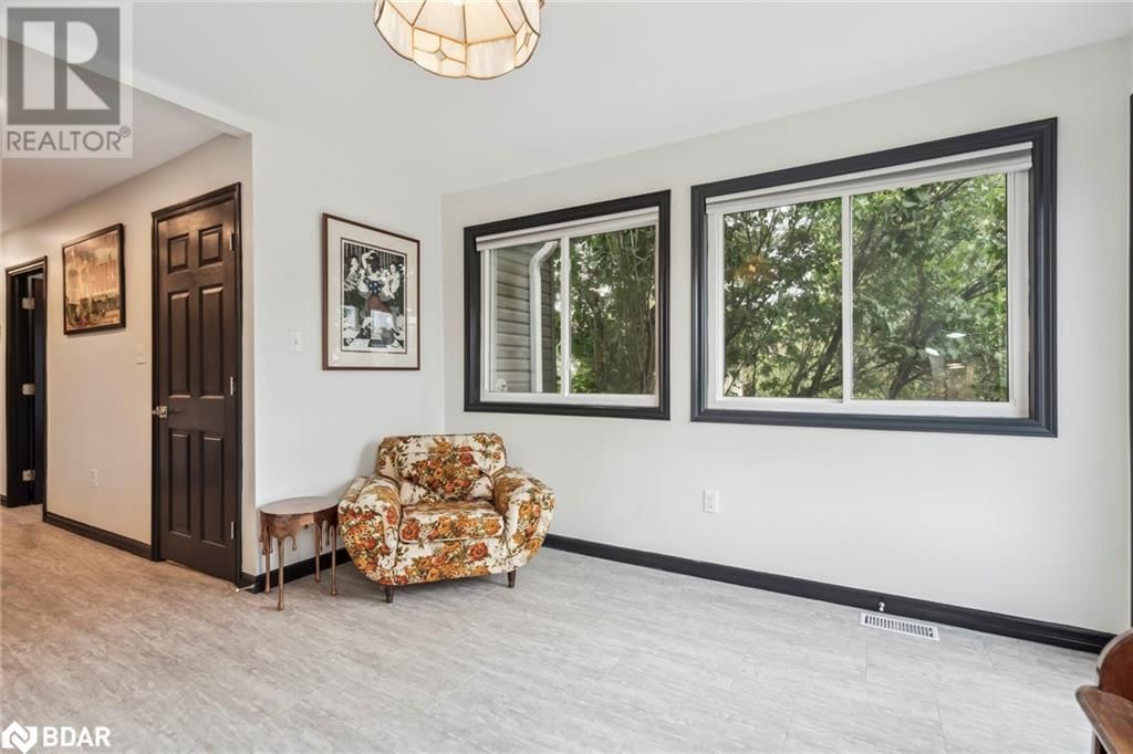 20 ROBINS AVENUE Image 20