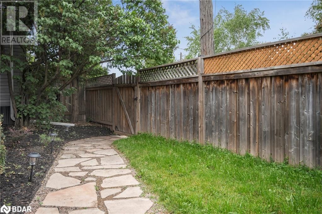 20 ROBINS AVENUE Image 31