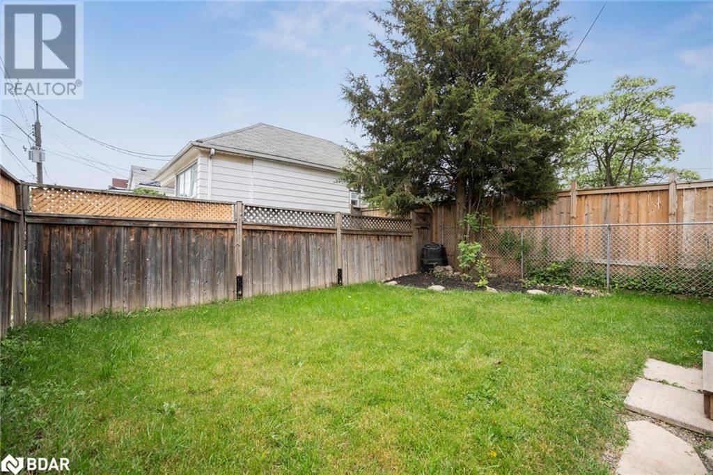 20 ROBINS AVENUE Image 32