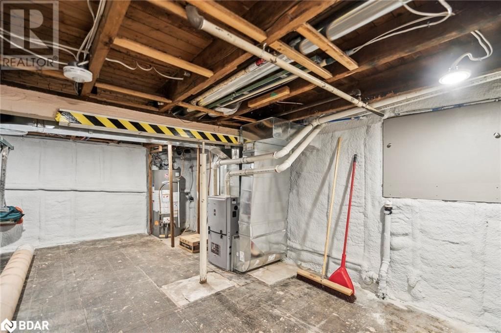 20 ROBINS AVENUE Image 36