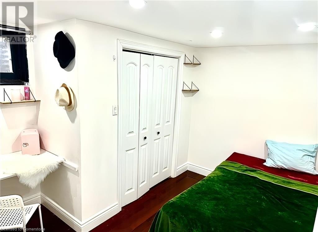 33 THIRD AVENUE Image 14