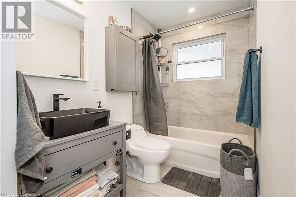 33 THIRD AVENUE Image 7