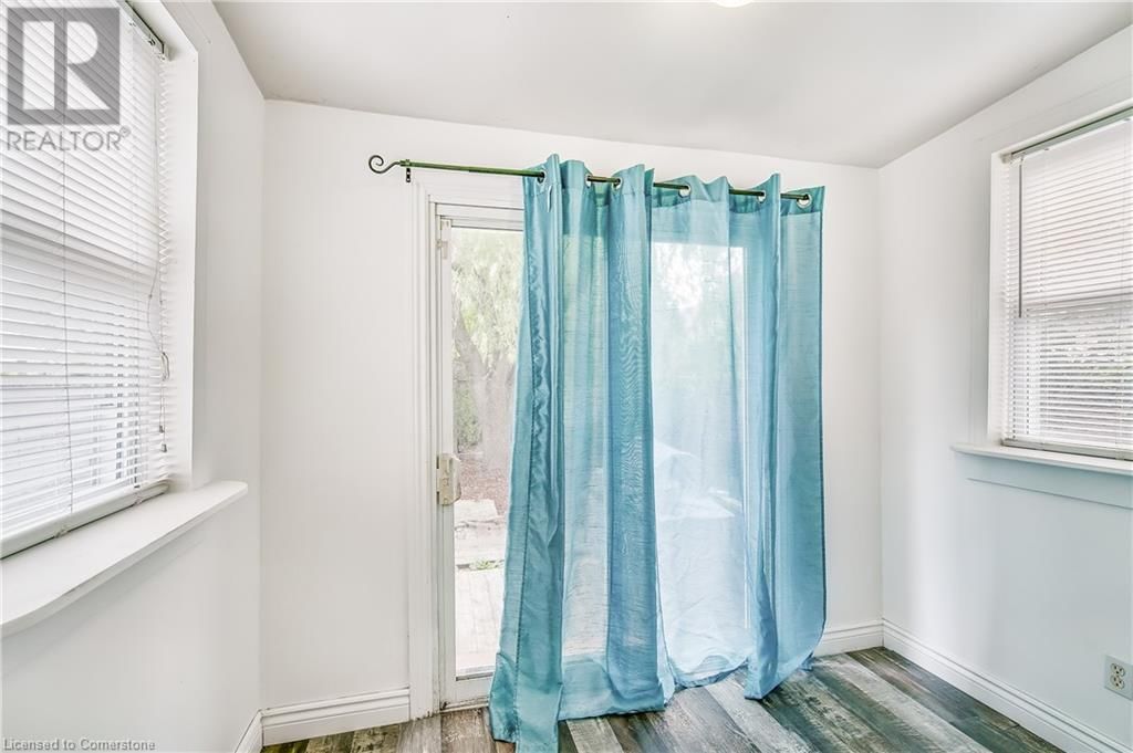 36 BARONS AVENUE NORTH Image 11