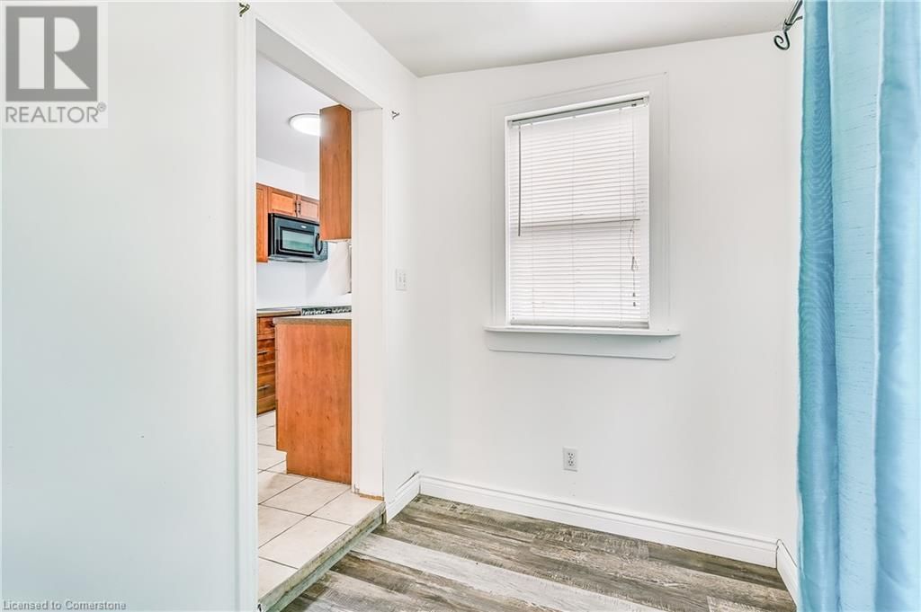 36 BARONS AVENUE NORTH Image 12