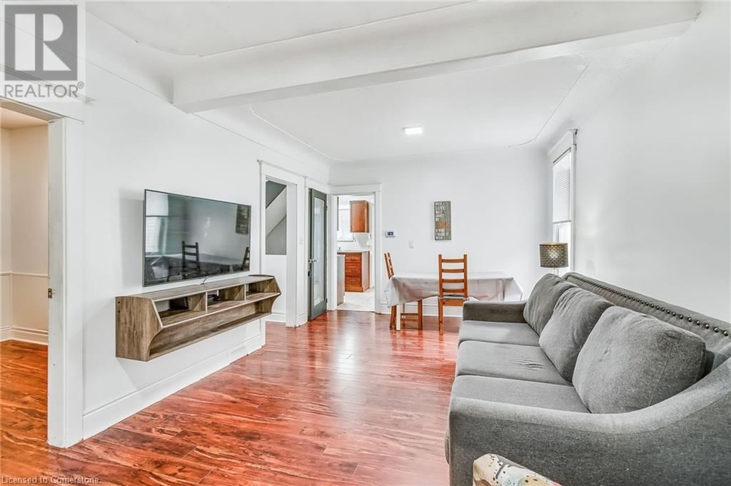 36 BARONS AVENUE NORTH Image 13