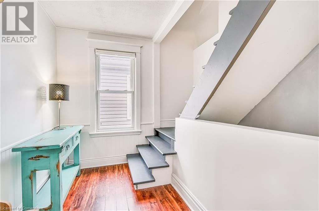 36 BARONS AVENUE NORTH Image 17