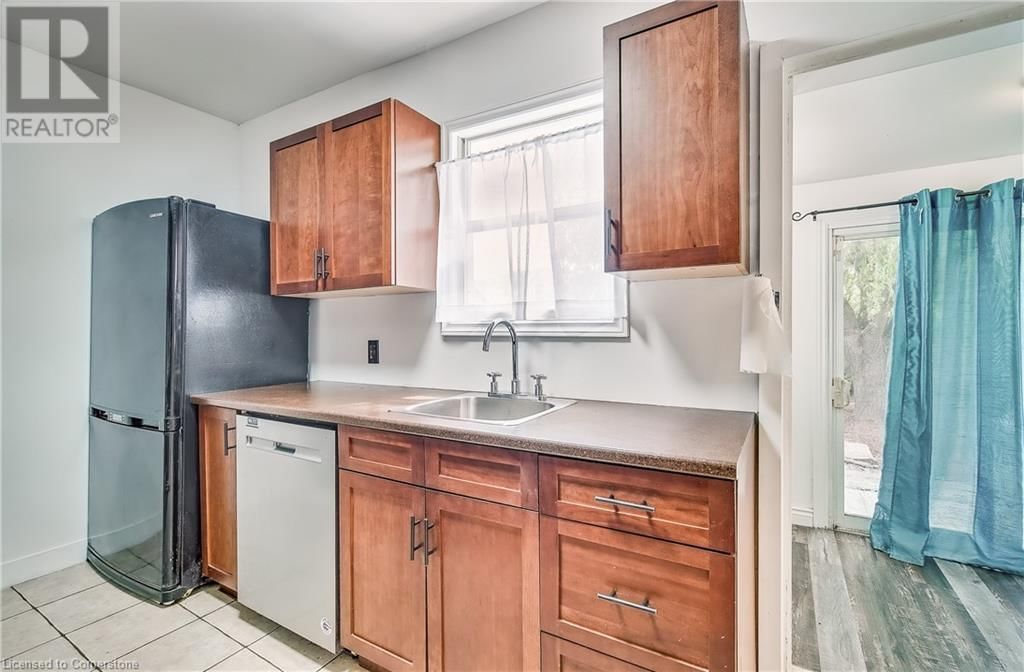 36 BARONS AVENUE NORTH Image 8