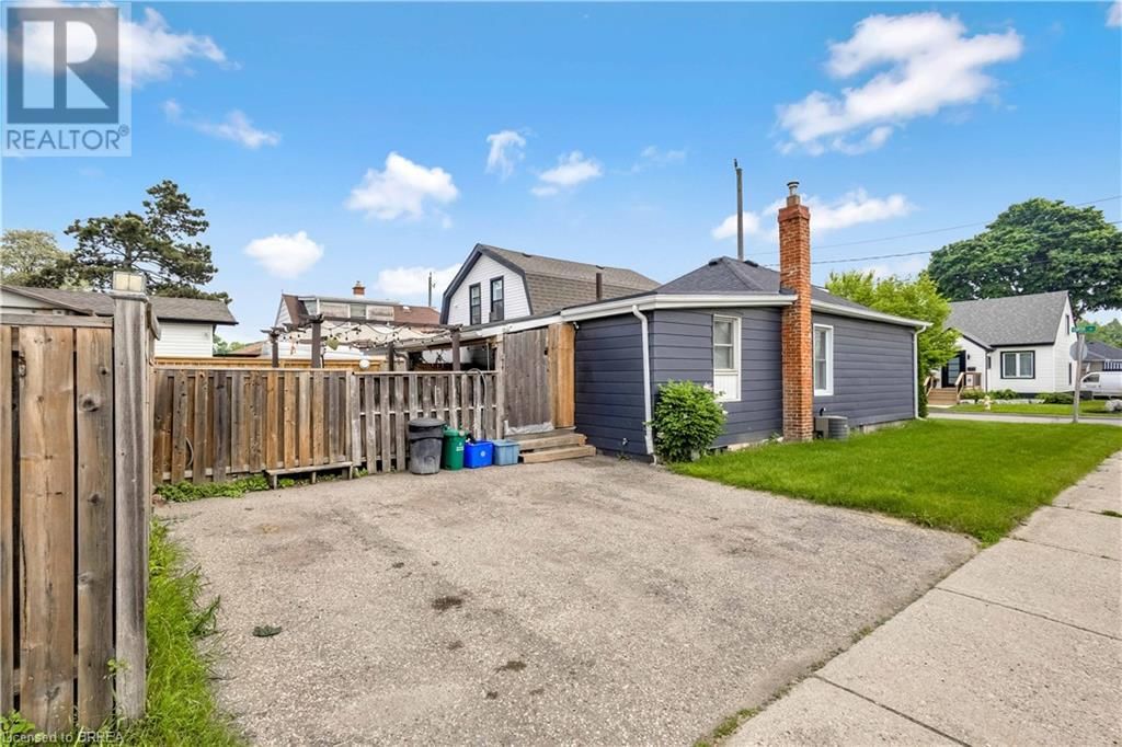 28 CURTIS STREET Image 4