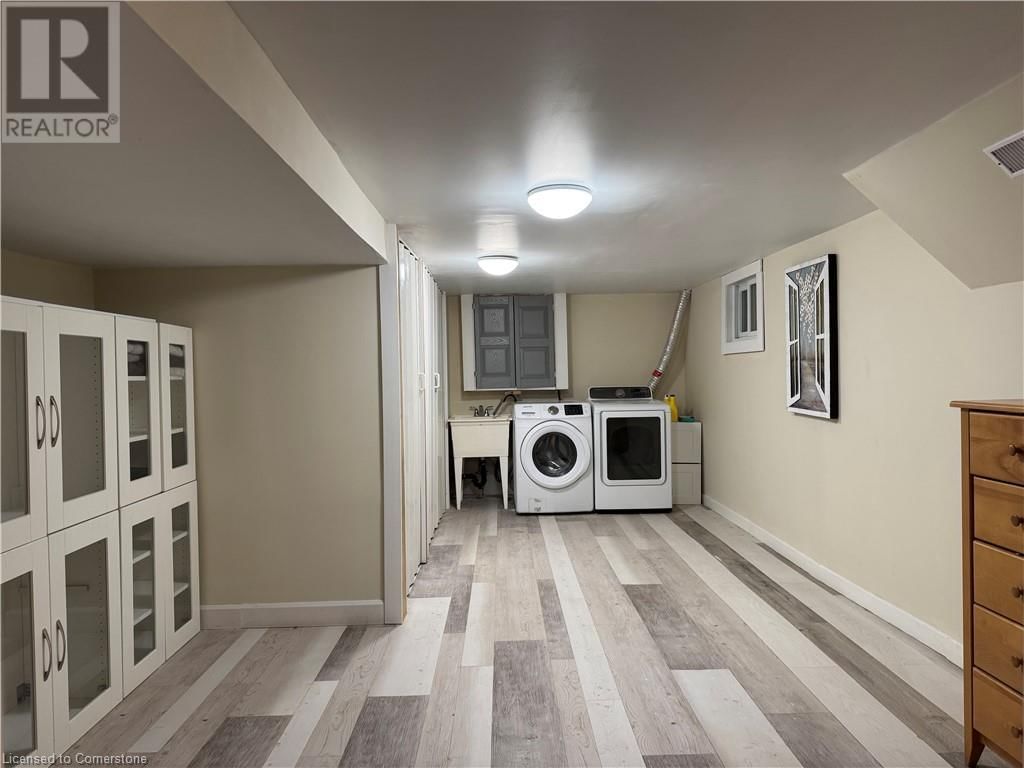 84 ELGIN CRESCENT Image 24