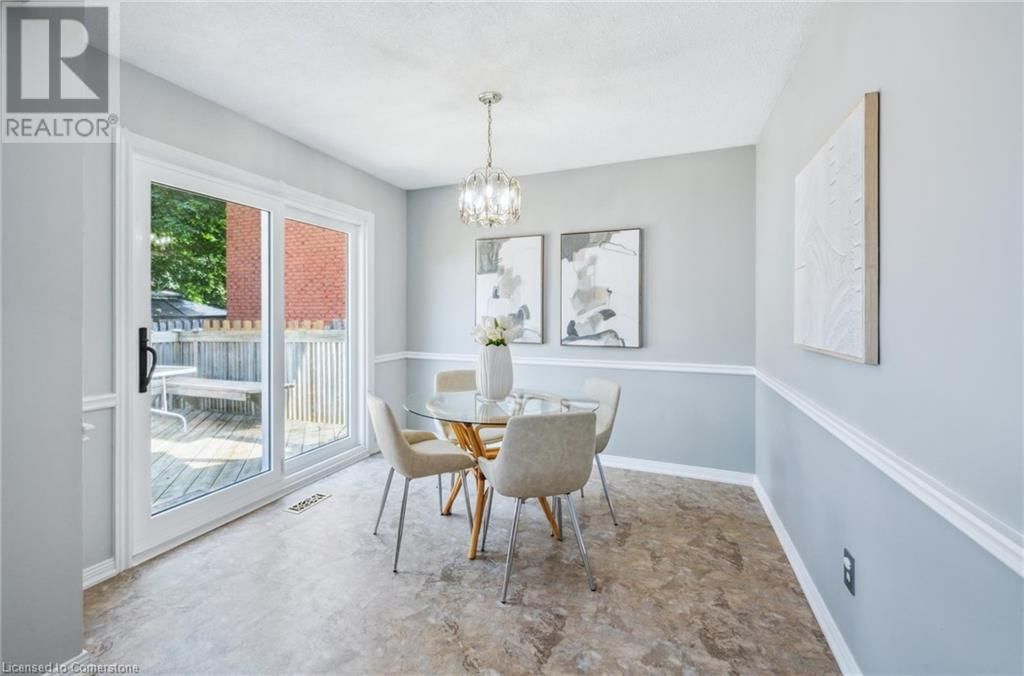 570 CHAMPLAIN BOULEVARD Image 11