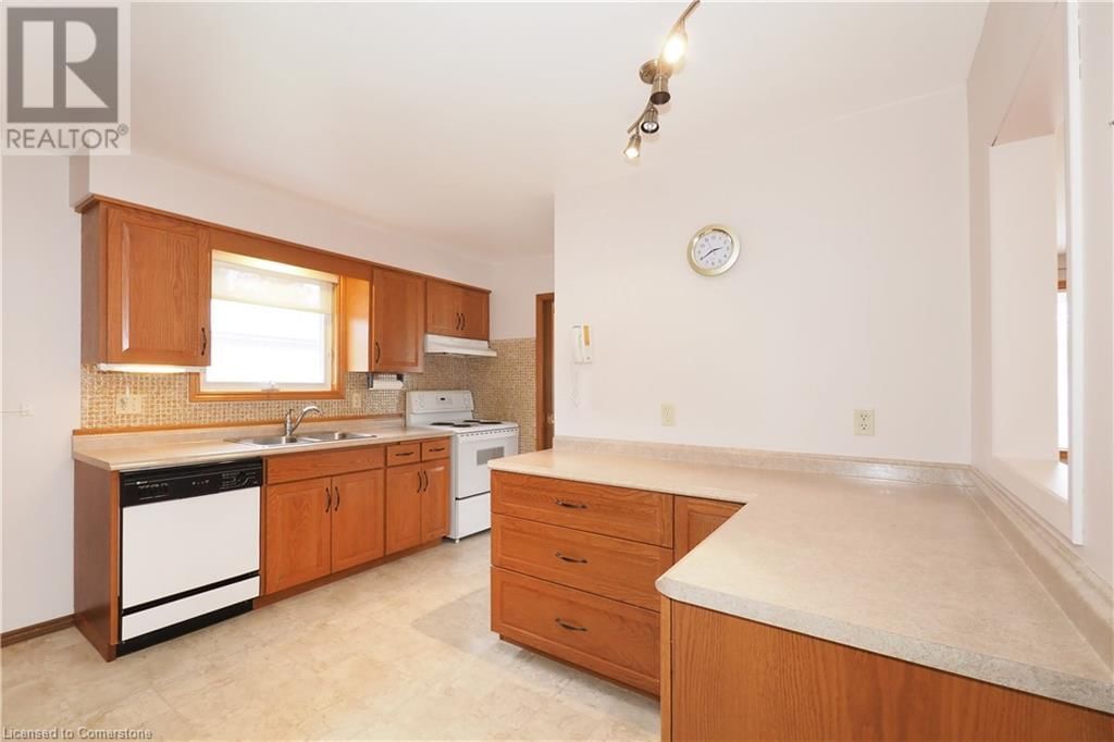 39 MUSKOKA DRIVE Image 12