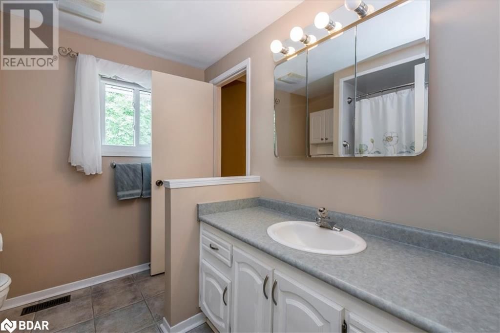 8 BETHUNE PLACE Image 17