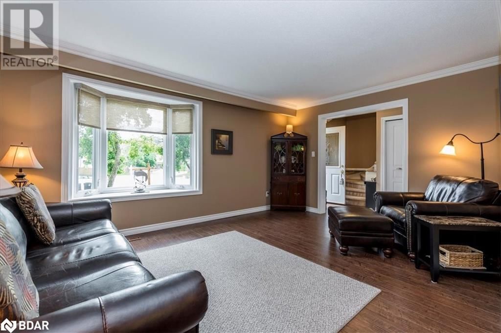 8 BETHUNE PLACE Image 4