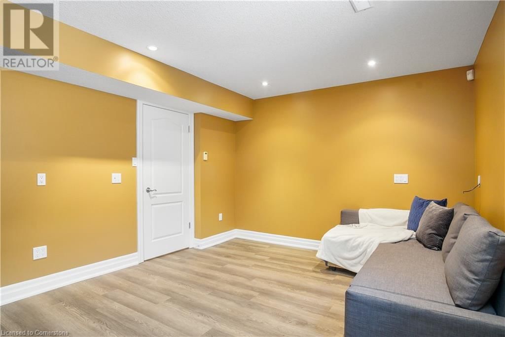 827 BIRCHMOUNT DRIVE Image 40