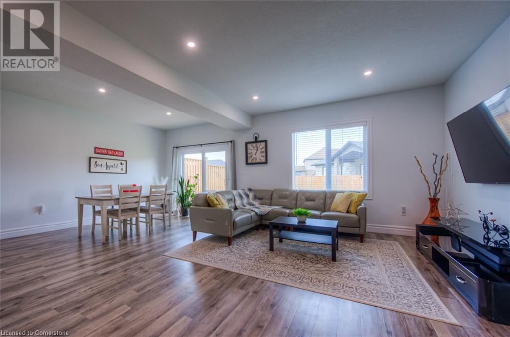 741 HOLLINGER AVENUE Image 13
