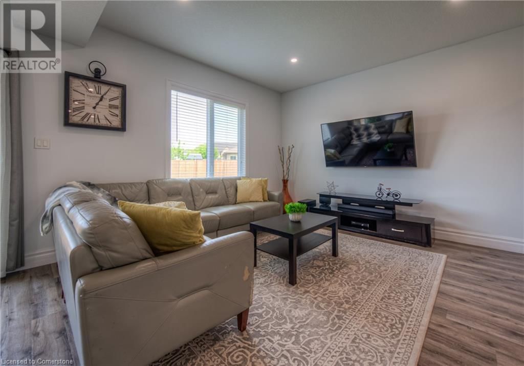 741 HOLLINGER AVENUE Image 14