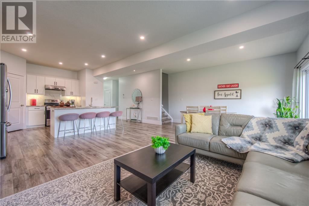 741 HOLLINGER AVENUE Image 15