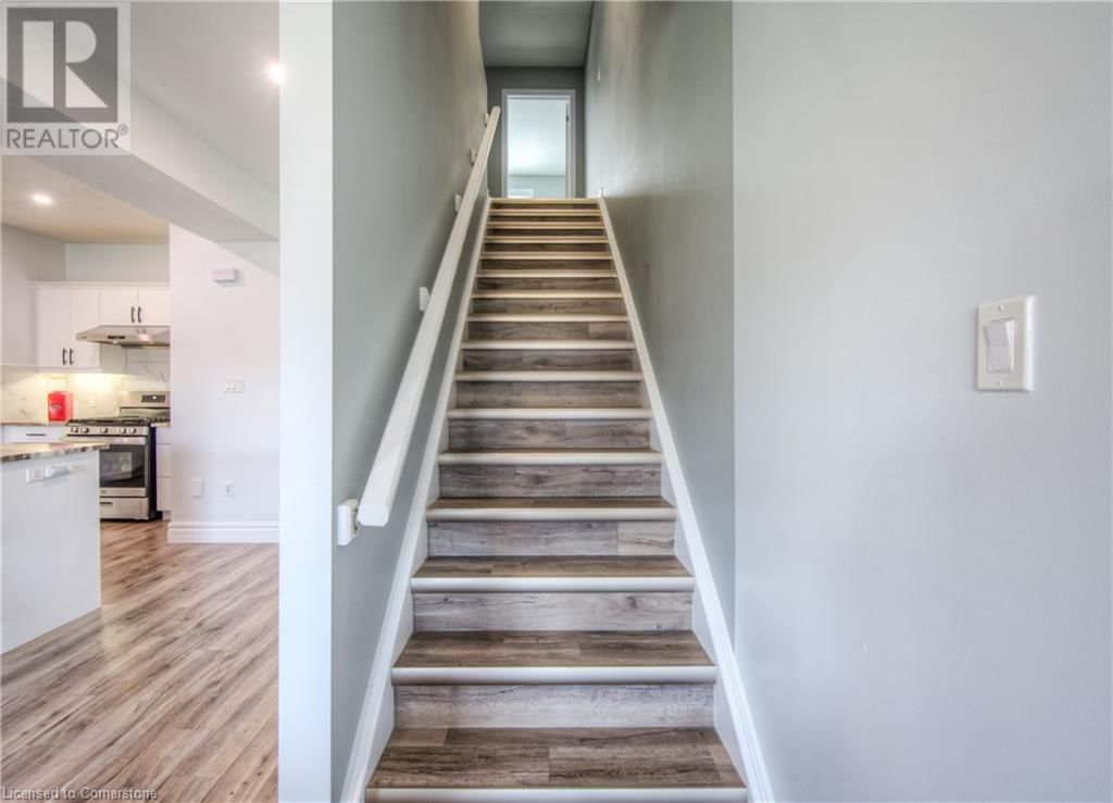 741 HOLLINGER AVENUE Image 18