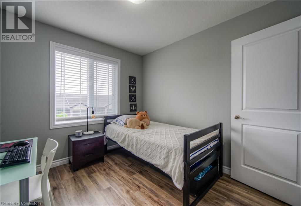 741 HOLLINGER AVENUE Image 21