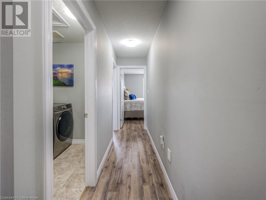 741 HOLLINGER AVENUE Image 24