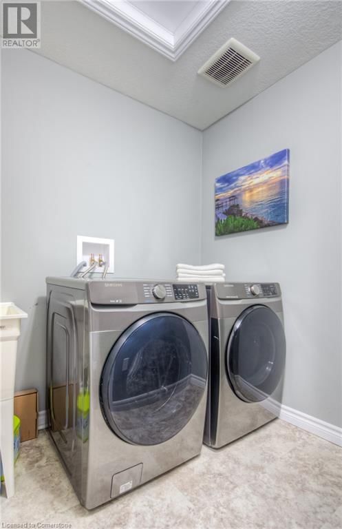 741 HOLLINGER AVENUE Image 26