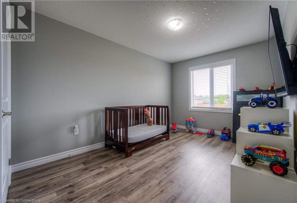 741 HOLLINGER AVENUE Image 27