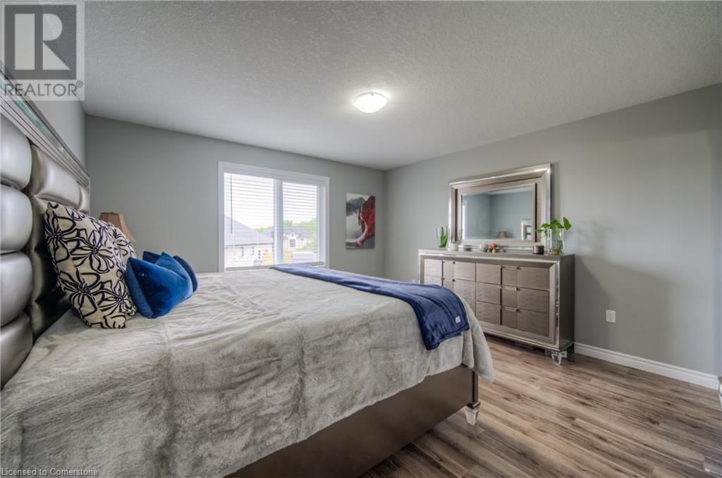 741 HOLLINGER AVENUE Image 28