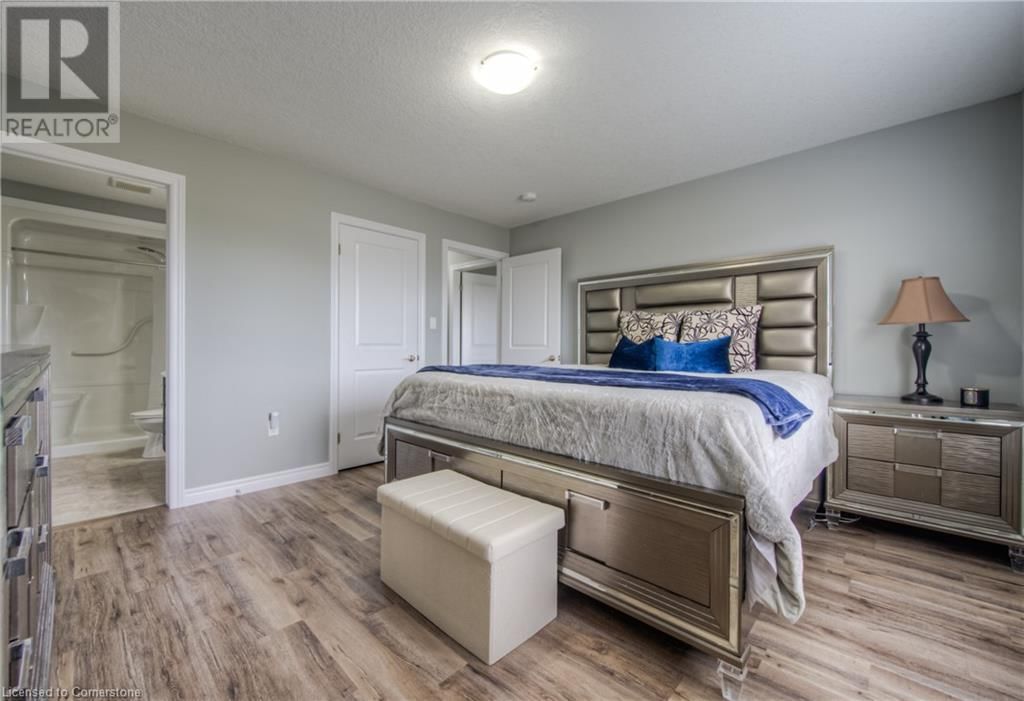 741 HOLLINGER AVENUE Image 30